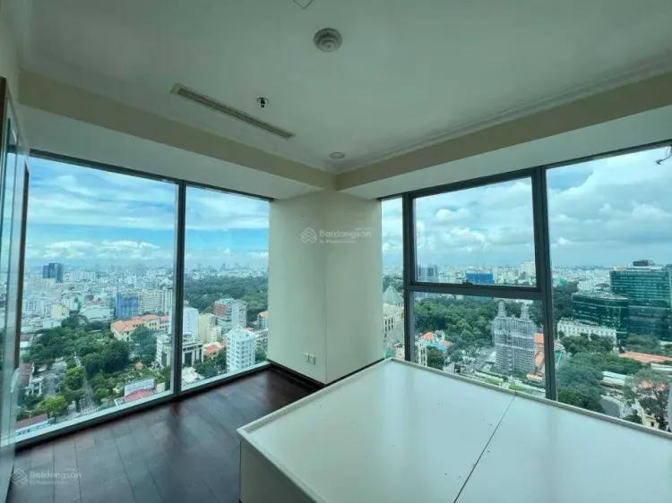 For Rent: Vincom Dong Khoi 3-Bedroom Apartment, 160m², City View - Photo 2