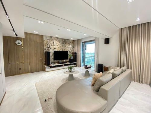 出租：富美兴Midtown The Peak 四房 210平米 全屋高档家具 河景豪宅 月租1.4亿越南盾